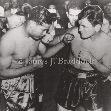Joe Louis & James Braddock at weight-in. Chicago, June 1937.